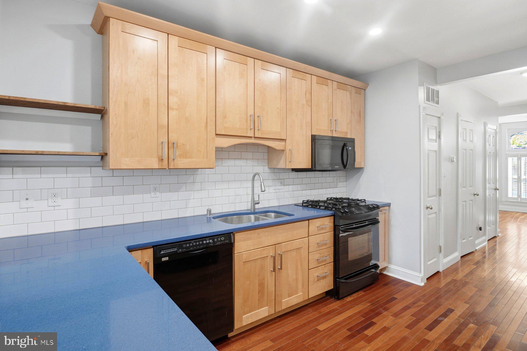 2510 Fleet Street Baltimore, MD 21224 - Photo 16 of 45 Plenty of counter space too!