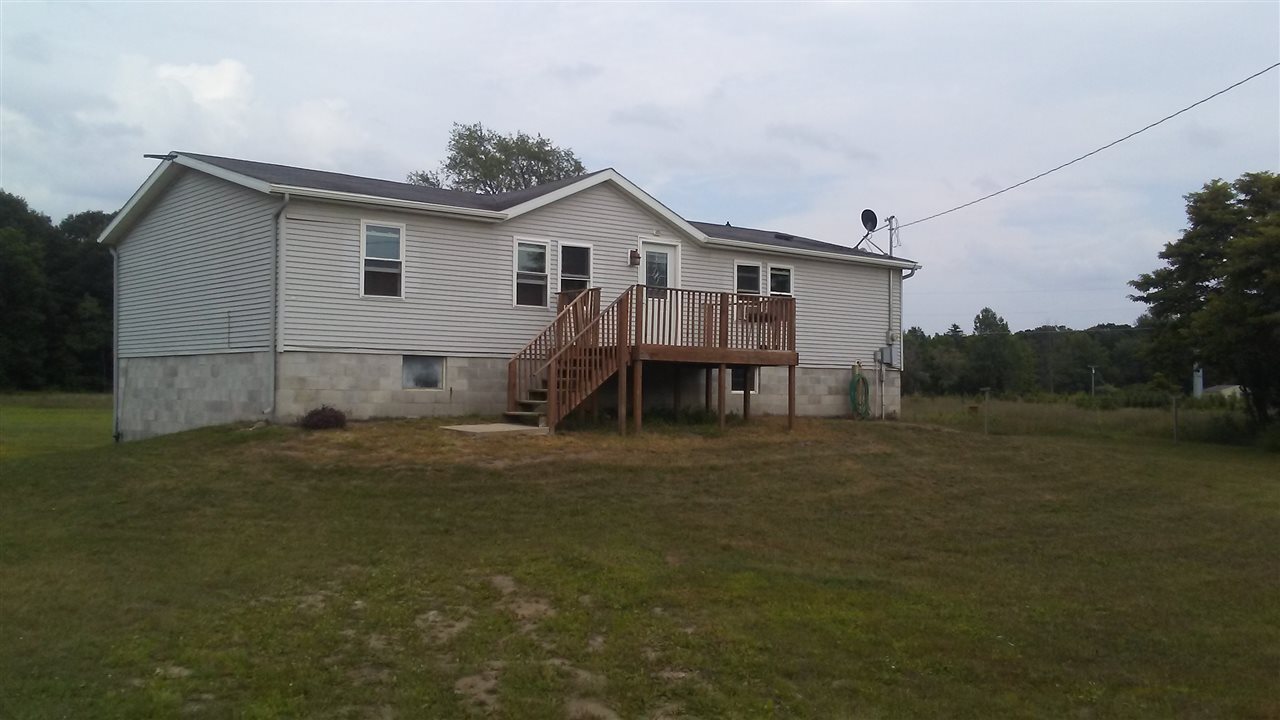 937 Southwest County Line Road Sumner, MI 48889 - Photo 2 of 27 1865945-1.JPG