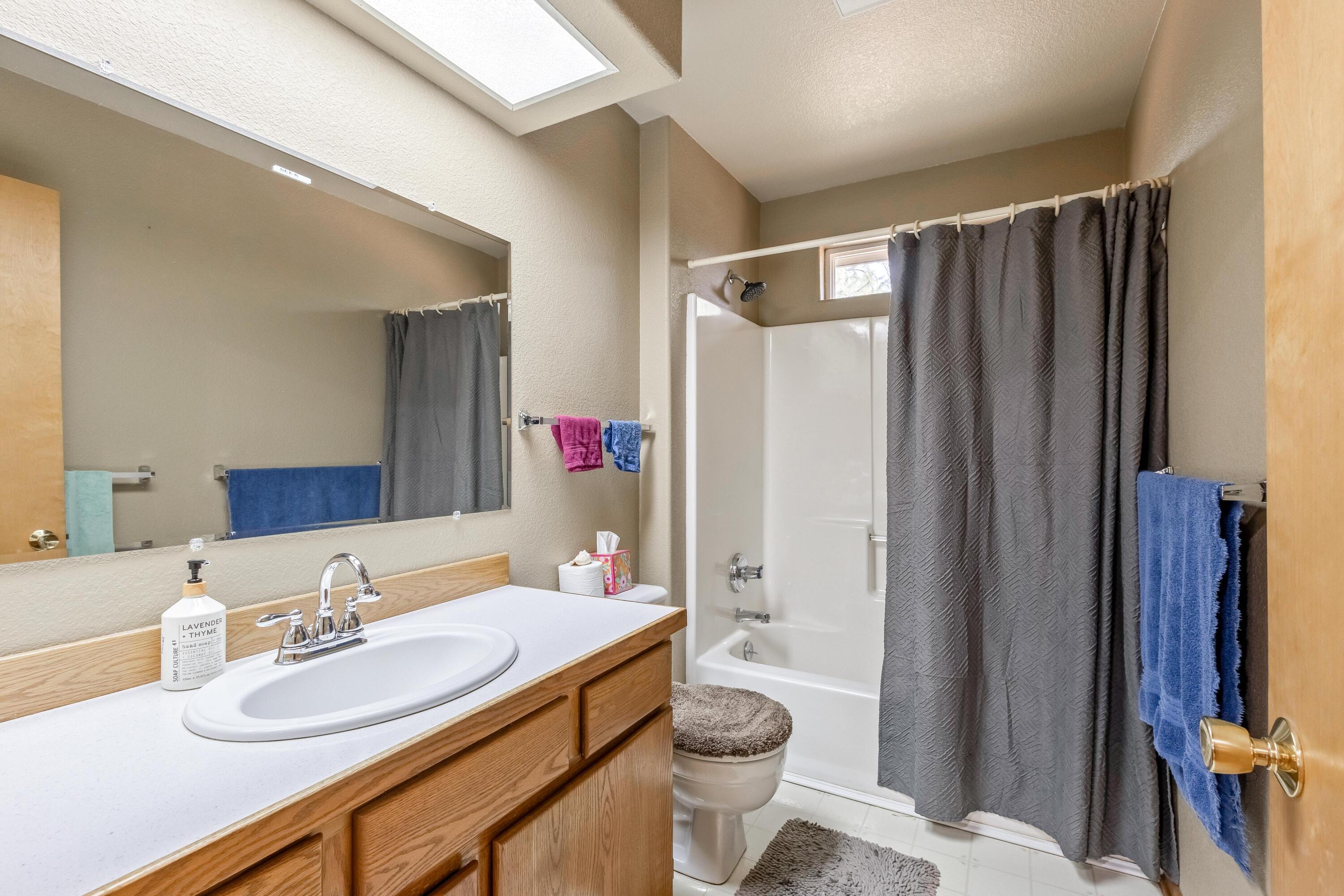 18900 Tuscarora Lane Bend, OR 97702 - Photo 10 of 20 a bathroom with a granite countertop sink toilet and shower