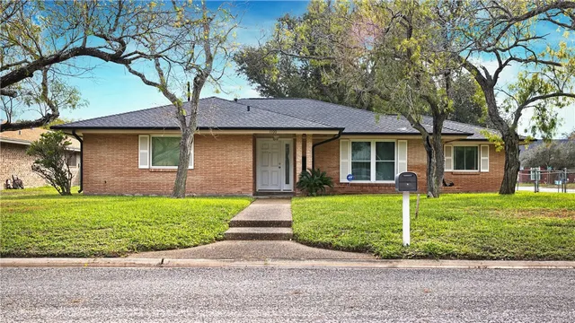$249,900 | 1100 Adeline Street, Sinton, TX 78387