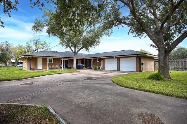 $249,900 | 1100 Adeline Street, Sinton, TX 78387