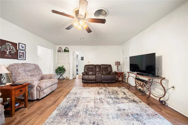 $249,900 | 1100 Adeline Street, Sinton, TX 78387