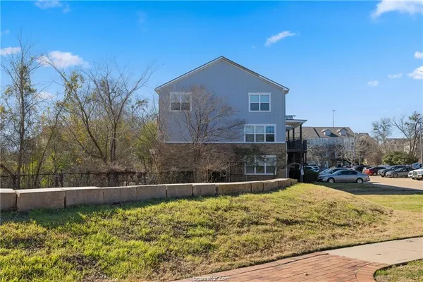 $1,700 | 1725 Harvey Mitchell Parkway South, Unit 230, College Station, TX 77840