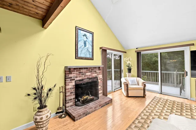 a view of yard with green space