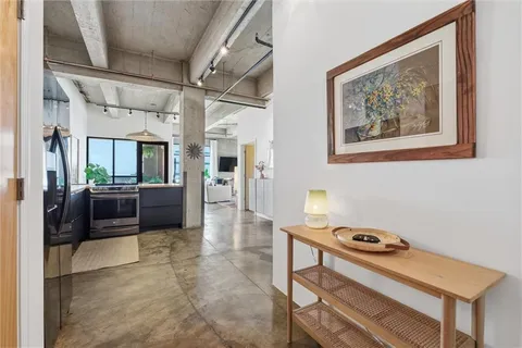 $325,000 | 360 West Pershing Road, Unit 190, Kansas City, MO 64108