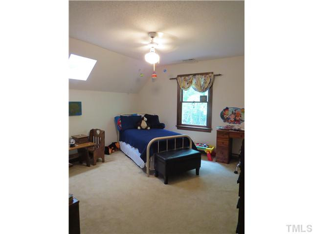 571 Lee Road, Unit B Clayton, NC 27520 - Photo 18 of 25 Second bed room upstairs
