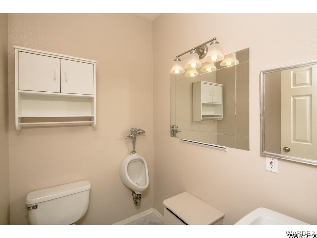2043 Pegasus Ranch Road Bullhead City, AZ 86429 - Photo 11 of 32 Guest bath 1