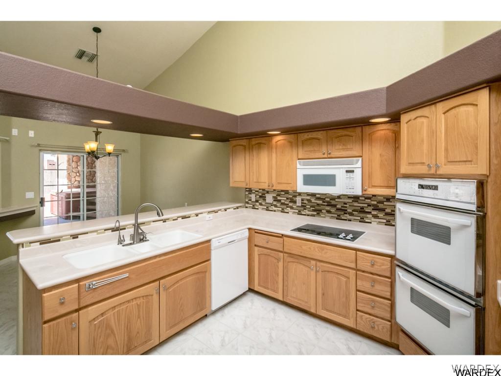 2043 Pegasus Ranch Road Bullhead City, AZ 86429 - Photo 15 of 32 Kitchen