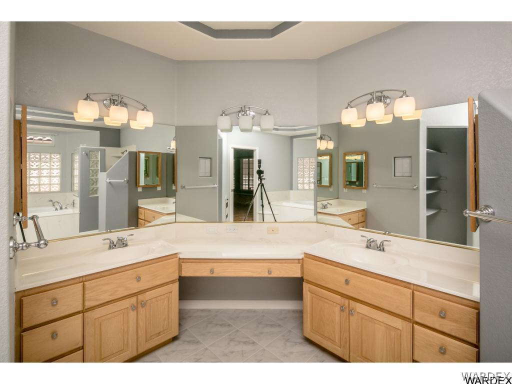 2043 Pegasus Ranch Road Bullhead City, AZ 86429 - Photo 18 of 32 Master bath