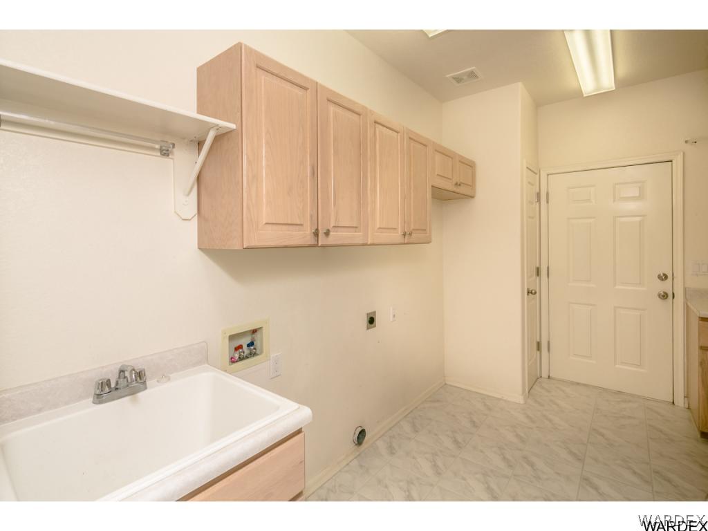 2043 Pegasus Ranch Road Bullhead City, AZ 86429 - Photo 25 of 32 Laundry room