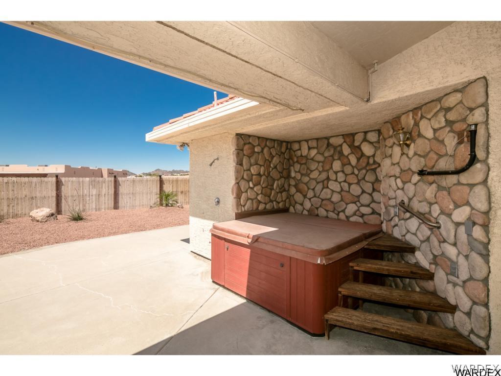 2043 Pegasus Ranch Road Bullhead City, AZ 86429 - Photo 29 of 32 Jacuzzi