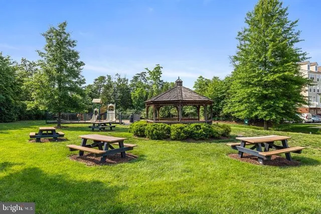 a view of a tennis court