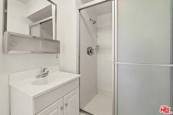 $2,750 | 15540 Moorpark Street, Unit 1, Encino, CA 91436