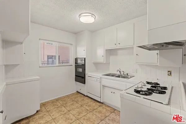 $2,750 | 15540 Moorpark Street, Unit 1, Encino, CA 91436