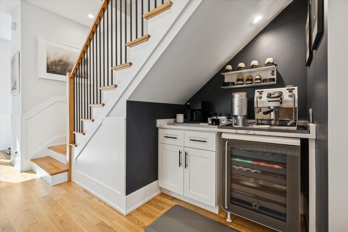 Undisclosed Address Chicago, IL 60630 - Photo 6 of 26