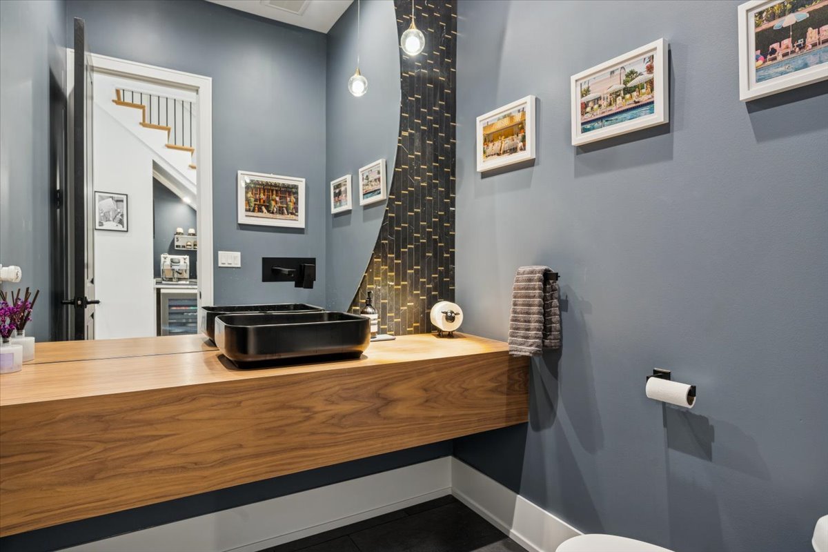 Undisclosed Address Chicago, IL 60630 - Photo 7 of 26 a living room with furniture and a flat screen tv