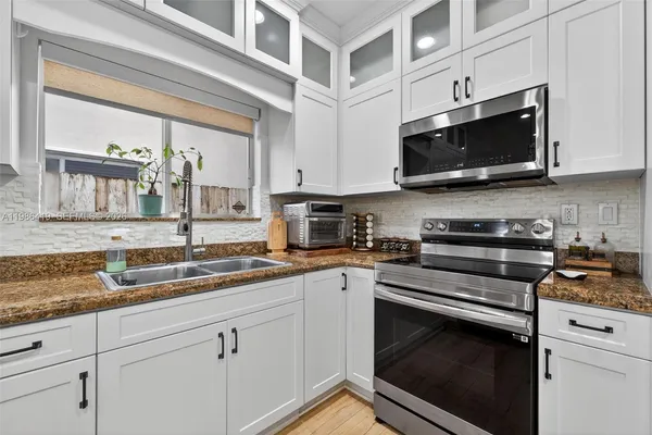 $3,999 | 15874 Southwest 138th Terrace, Unit 2, Miami, FL 33196