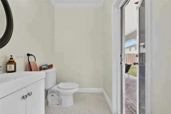 $3,999 | 15874 Southwest 138th Terrace, Unit 2, Miami, FL 33196