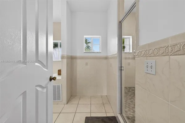 $3,999 | 15874 Southwest 138th Terrace, Unit 2, Miami, FL 33196