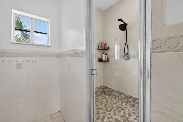 $3,999 | 15874 Southwest 138th Terrace, Unit 2, Miami, FL 33196