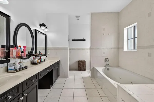 $3,999 | 15874 Southwest 138th Terrace, Unit 2, Miami, FL 33196