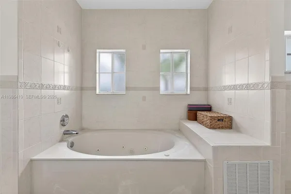 $3,999 | 15874 Southwest 138th Terrace, Unit 2, Miami, FL 33196