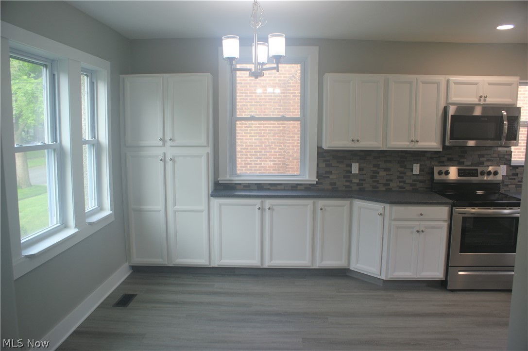1649 Hampton Road Akron, OH 44305 - Photo 7 of 26