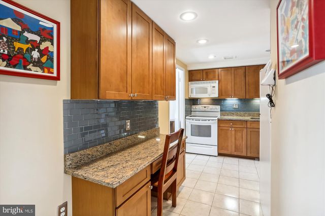 $320,000 | 250 South Reynolds Street, Unit 201, Alexandria, VA 22304