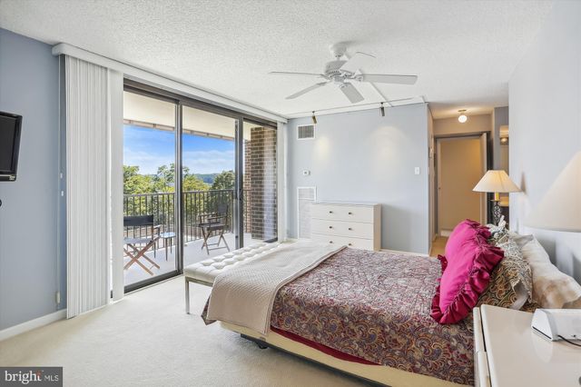 $320,000 | 250 South Reynolds Street, Unit 201, Alexandria, VA 22304