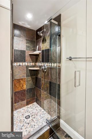 $320,000 | 250 South Reynolds Street, Unit 201, Alexandria, VA 22304