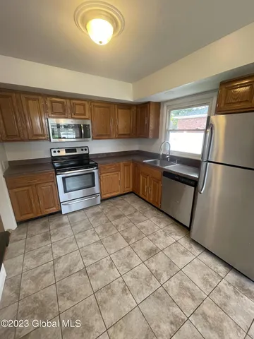 $2,100 | 3 Westford Street, Albany, NY 12208