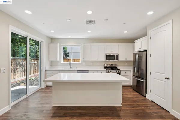$745,000 | 122 Crk Vw Circle, Fairfield, CA 94533