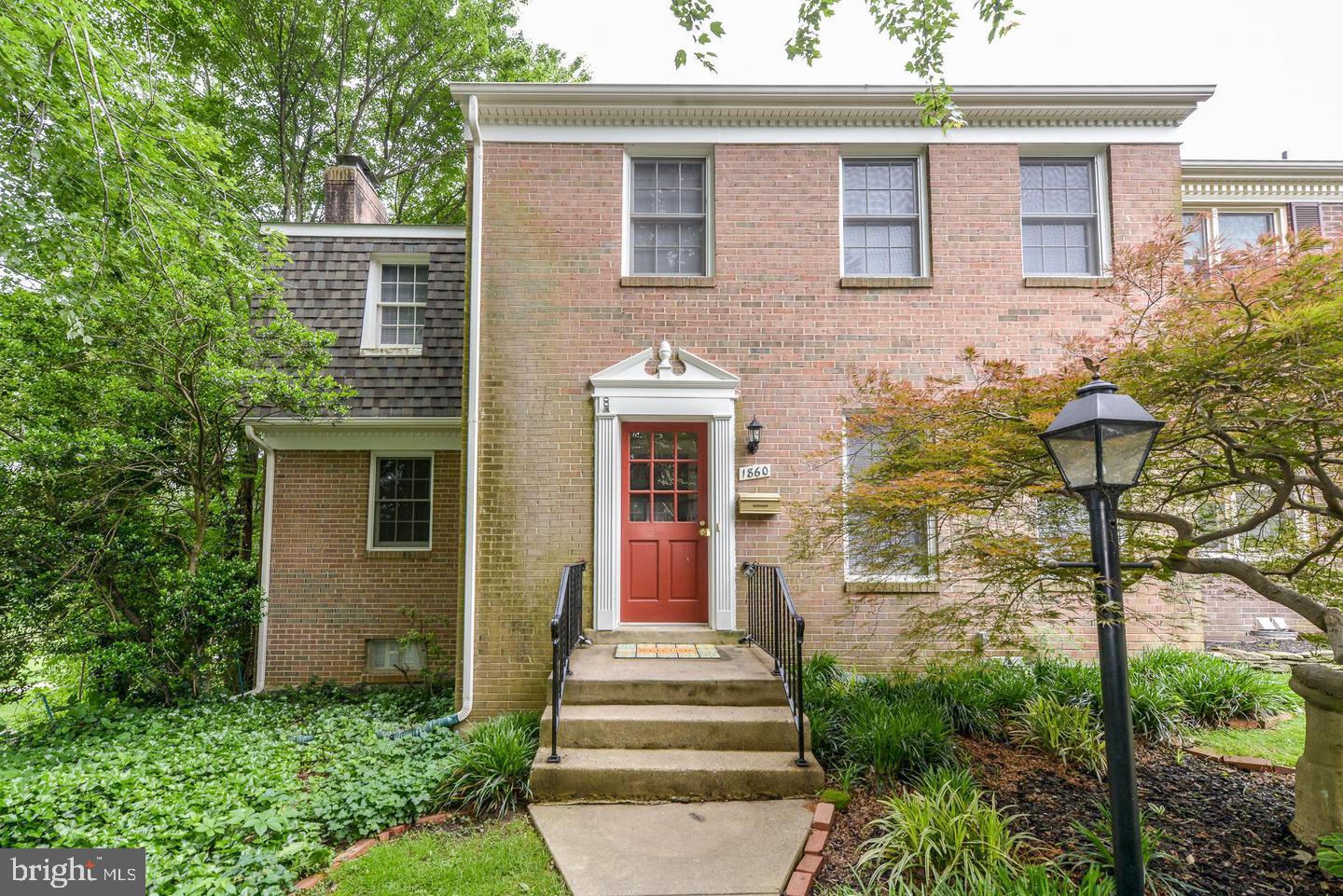1860 Golf View Court Reston, VA 20190 - Photo 1 of 30 Gallery Image 1