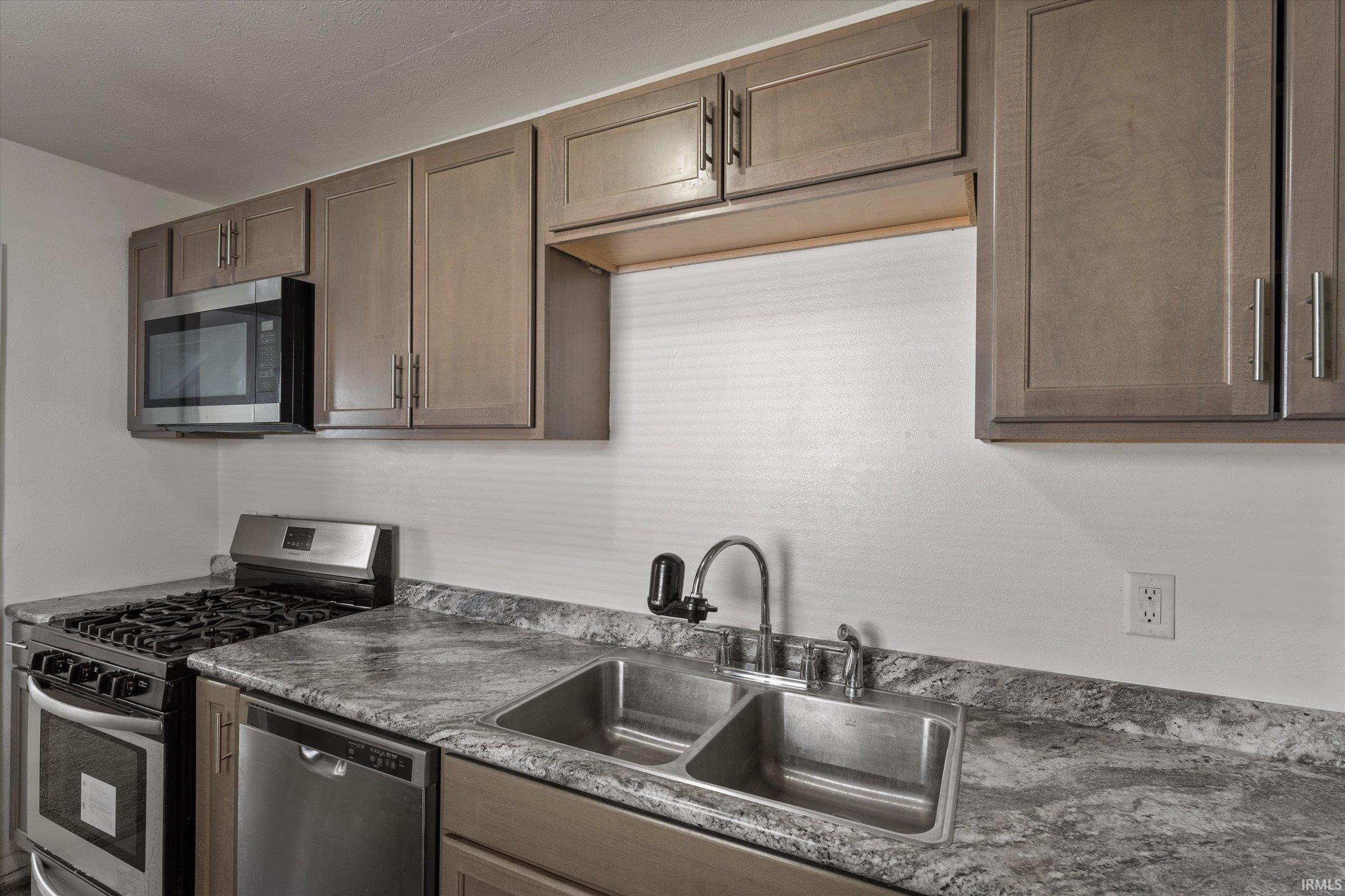 720 Orchard Street Elkhart, IN 46516 - Photo 8 of 25