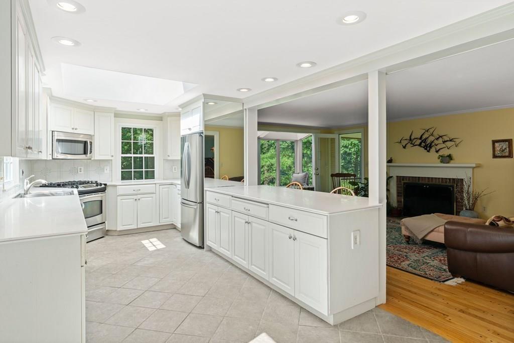 15 Standish Road Wayland, MA 01778 - Photo 6 of 26