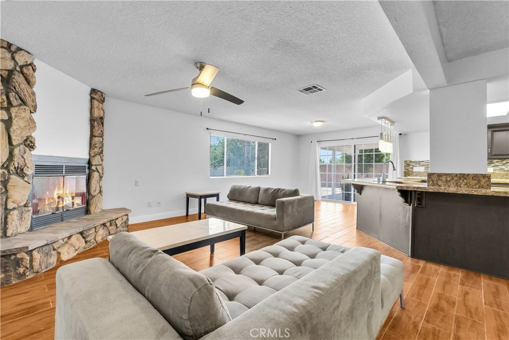 553 East Home Street Rialto, CA 92376 - Photo 18 of 26 Family room