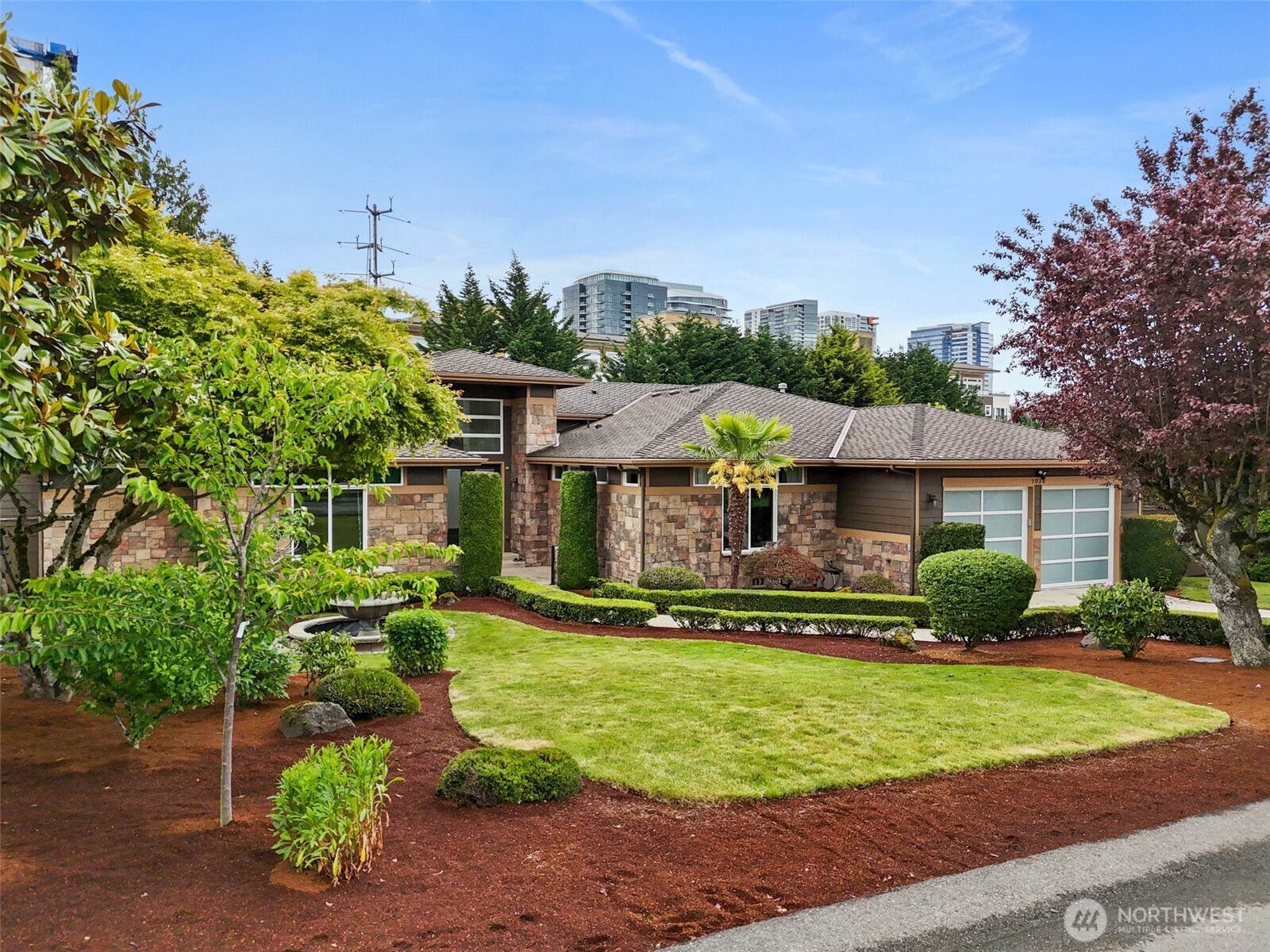 1038 Belfair Road Bellevue, WA 98004 - Photo 2 of 40 Gallery Image 2
