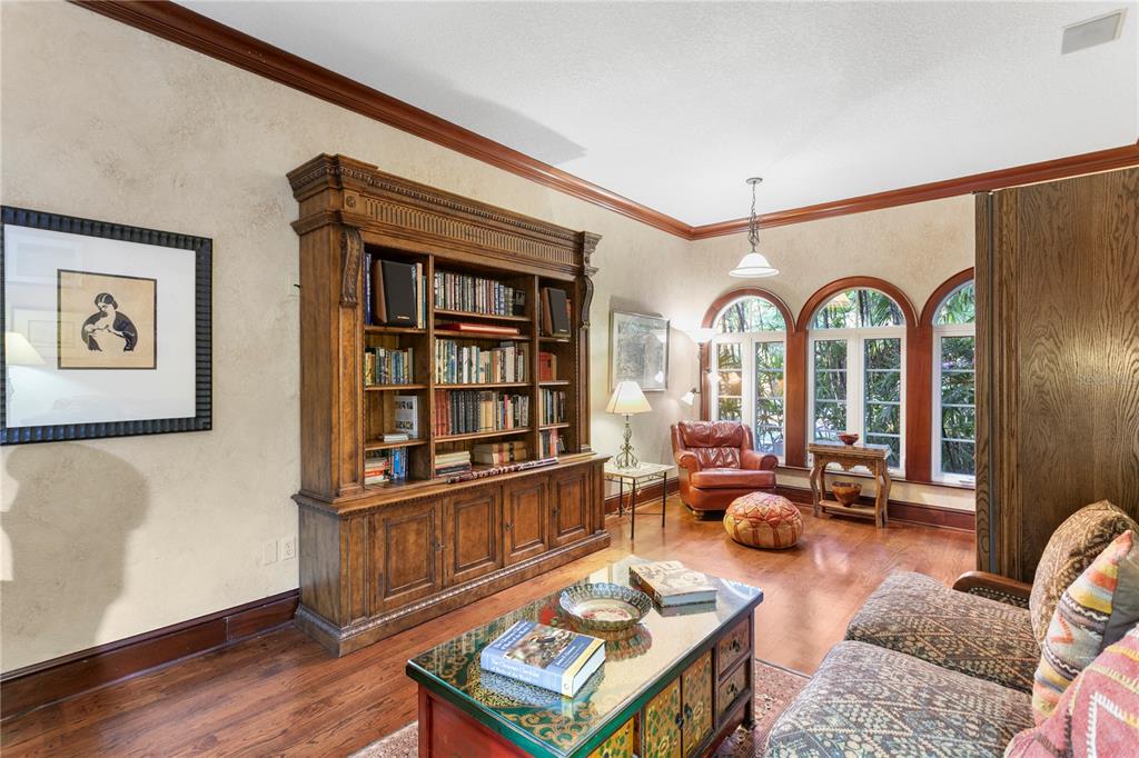 4803 West Woodmere Road Tampa, FL 33609 - Photo 13 of 80