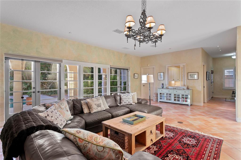 4803 West Woodmere Road Tampa, FL 33609 - Photo 32 of 80