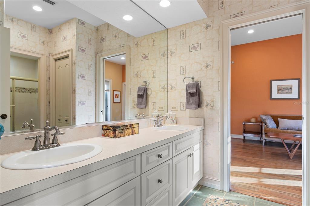 4803 West Woodmere Road Tampa, FL 33609 - Photo 44 of 76