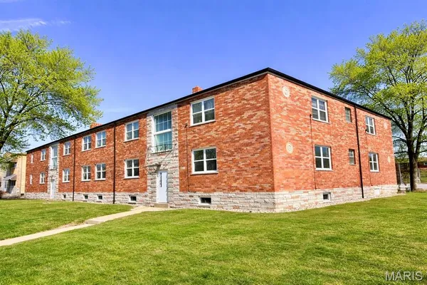 $1,195 | 7219 Hampton Avenue, Unit 2S, St. Louis, MO 63109