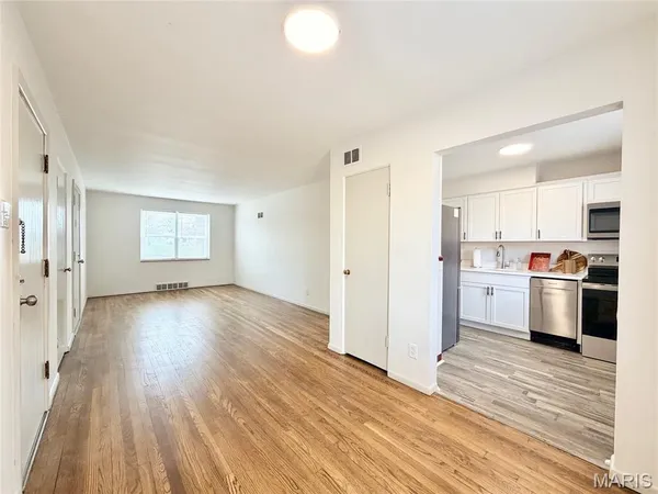 $1,195 | 7219 Hampton Avenue, Unit 2S, St. Louis, MO 63109