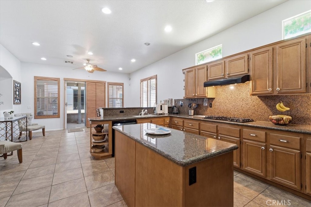 23841 Piedras Road Perris, CA 92570 - Photo 31 of 130 Main House Kitchen