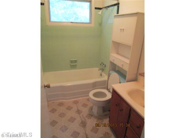 3100 Triangle Lake Road High Point, NC 27260 - Photo 7 of 8 Bath.