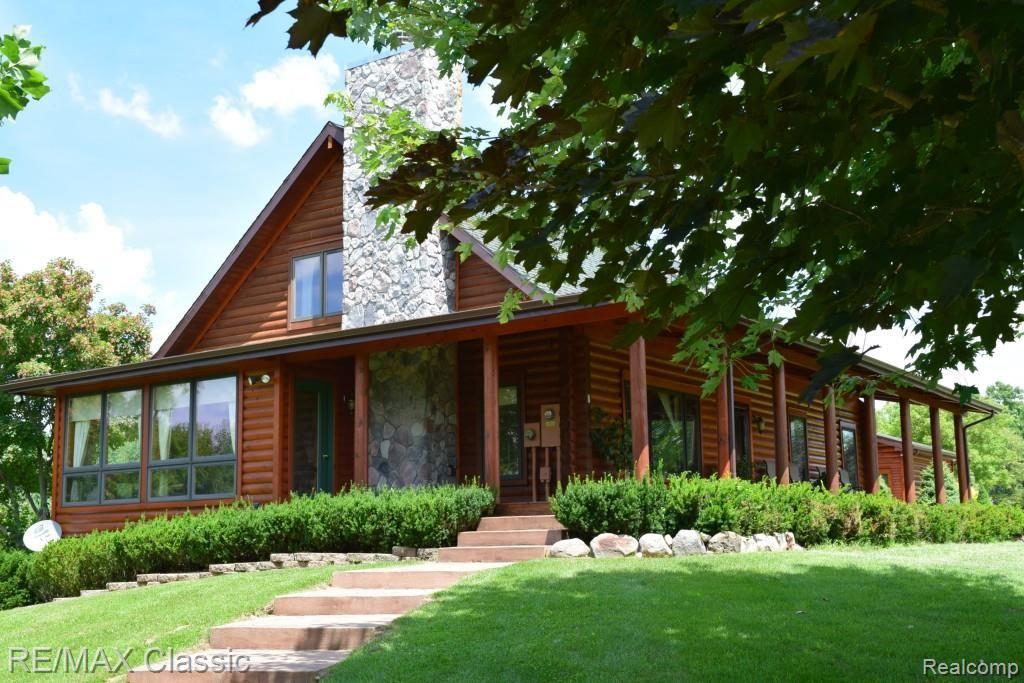 4652 Burgess Road Pinckney, MI 48169 - Photo 1 of 48 DSC_0131.jpg