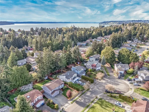 $750,000 | 24941 13th Place South, Des Moines, WA 98198