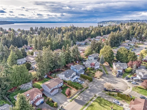 $750,000 | 24941 13th Place South, Des Moines, WA 98198