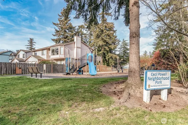 $750,000 | 24941 13th Place South, Des Moines, WA 98198