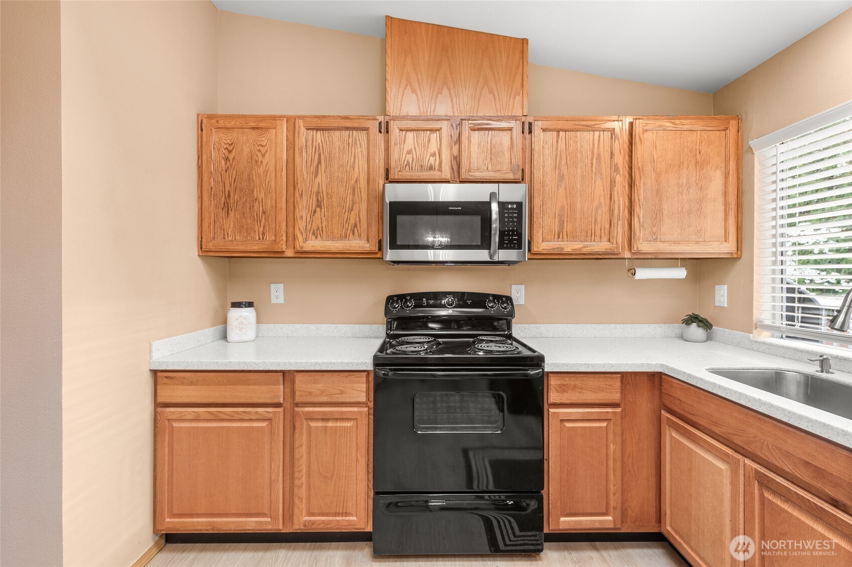 24941 13th Place South Des Moines, WA 98198 - Photo 16 of 33