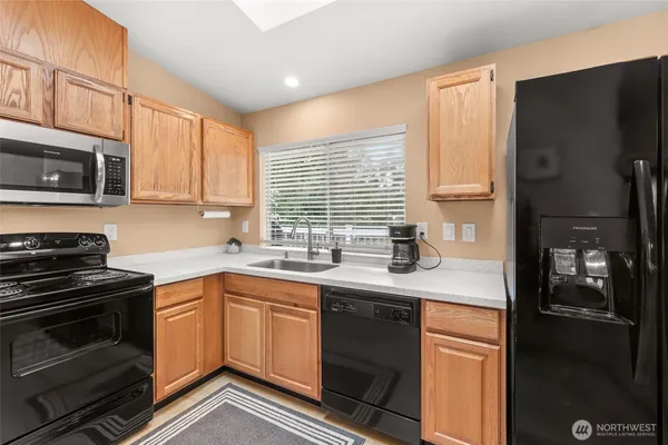 $750,000 | 24941 13th Place South, Des Moines, WA 98198